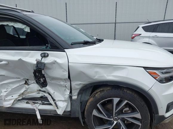 2019 Volvo XC40 R-Design with VIN YV4162UM6K2123298, listed as a IAAI auction lot 41509799 with 57,010 mi miles and . Bid and sale history available at DreamBid. Image 6.