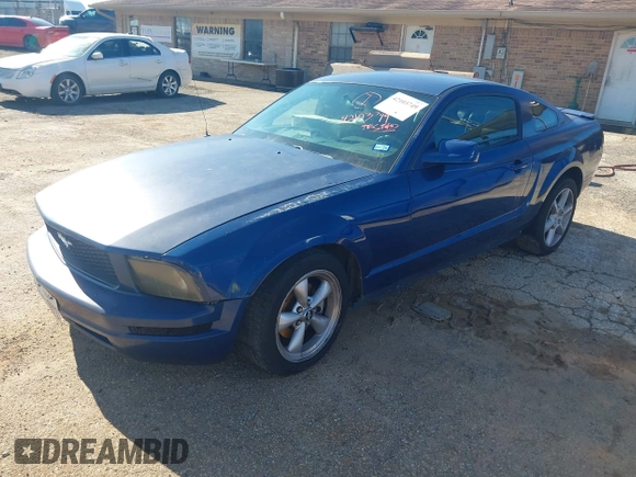 2007 Ford Mustang Deluxe with VIN 1ZVFT80N375305644, listed as a IAAI auction lot 42103749 with 233,762 mi miles and . Bid and sale history available at DreamBid. Image 2.