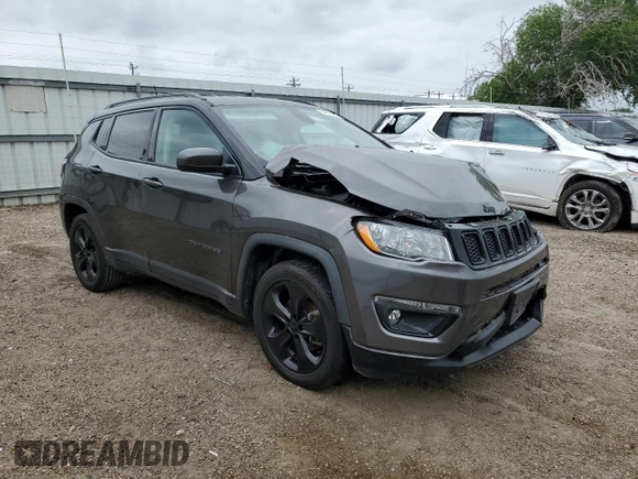 2018 Jeep Compass Latitude z VIN 3C4NJCBB7JT407630, wystawiony jako Copart lot #54610415 z przebiegiem 68 676 mil mil oraz Szkoda całkowita • Salvage title. Historia ofert i sprzedaży dostępna na DreamBid. Obrazek 4.