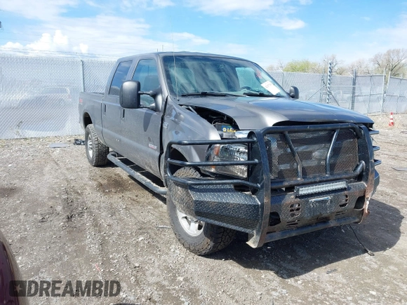 2005 Ford F-250 XL z VIN 1FTSW21P75EA97710, wystawiony jako IAAI lot #42157139 z przebiegiem 182 470 mil mil oraz . Historia ofert i sprzedaży dostępna na DreamBid. Obrazek 1.