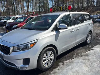 2017 Kia Sedona L with VIN KNDMA5C19H6282891, listed as a Copart auction lot 48910585 with 158,146 mi miles and Clean Title. Bid and sale history available at DreamBid. Image 2.