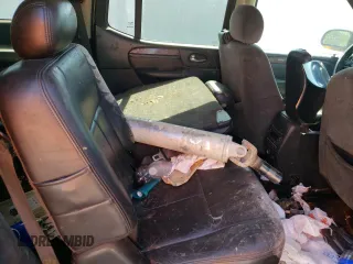 2005 GMC Envoy SLT z VIN 1GKET16M356134877, wystawiony jako Copart lot #57333345 z przebiegiem 205 714 mil mil oraz Szkoda całkowita • Salvage title. Historia ofert i sprzedaży dostępna na DreamBid. Obrazek 10.