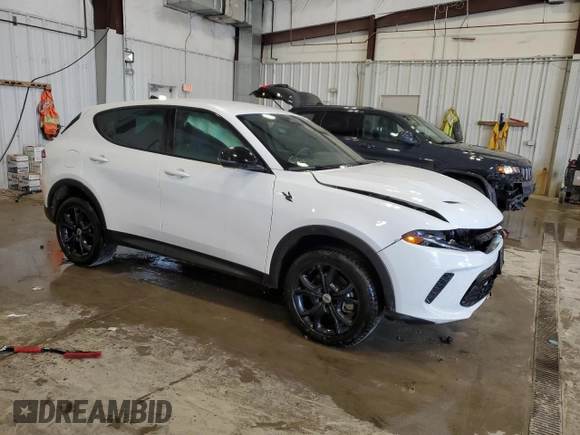 2024 Dodge Hornet GT with VIN ZACNDFAN8R3A41935, listed as a Copart auction lot 59628185 with 4,750 mi miles and Salvage title. Bid and sale history available at DreamBid. Image 4.