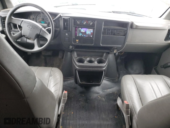 2006 Chevrolet Express Cargo Van with VIN 1GCGG25V061171537, listed as a Copart auction lot 44305285 with 98,495 mi miles and Salvage Title. Bid and sale history available at carsss.com. Image 8.