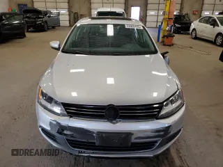 2013 Volkswagen Jetta SE z VIN 3VWDX7AJ5DM255319, wystawiony jako Copart lot #53966435 z przebiegiem 155 561 mil mil oraz Szkoda całkowita • Salvage title. Historia ofert i sprzedaży dostępna na DreamBid. Obrazek 5.