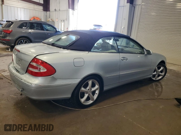 2005 Mercedes-Benz CLK-Class 3.2L with VIN WDBTK65G95T045376, listed as a Copart auction lot 76740364 with 57,687 mi miles and Non Repairable. Bid and sale history available at carsss.com. Image 3.