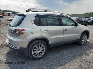 2011 Volkswagen Tiguan SEL z VIN WVGBV7AX4BW534922, wystawiony jako Copart lot #60486775 z przebiegiem Nie podano mil oraz Czysty tytuł • Clean title. Historia ofert i sprzedaży dostępna na DreamBid. Obrazek 3.