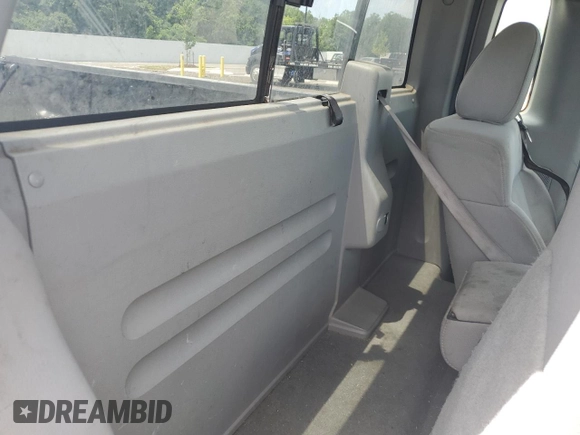 2005 Ford F-150 XL with VIN 1FTVF12585NA40842, listed as a Copart auction lot 61728465 with 288,002 mi miles and Salvage title. Bid and sale history available at DreamBid. Image 10.