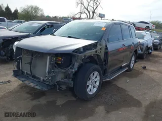 2013 Toyota Highlander with VIN 5TDZK3EH3DS142136, listed as a IAAI auction lot 41801734 with 158,735 mi miles. Bid and sale history available at carsss.com. Image 2.