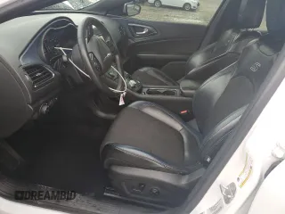 2016 Chrysler 200 S z VIN 1C3CCCBB7GN119699, wystawiony jako Copart lot #54690215 z przebiegiem 172 312 mil mil oraz Szkoda całkowita • Salvage title. Historia ofert i sprzedaży dostępna na DreamBid. Obrazek 7.