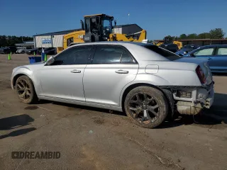 2021 Chrysler 300 S z VIN 2C3CCABG4MH525539, wystawiony jako Copart lot #52004944 z przebiegiem 84 418 mil mil oraz Szkoda całkowita • Salvage title. Historia ofert i sprzedaży dostępna na DreamBid. Obrazek 2.