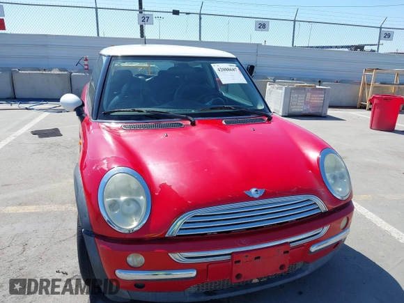 2004 MINI Hardtop with VIN WMWRC33484TC55840, listed as a IAAI auction lot 42088687 with 135,353 mi miles and . Bid and sale history available at DreamBid. Image 12.