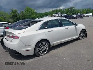 2013 Lincoln MKZ Hybrid with VIN 3LN6L2LU9DR822602, listed as a IAAI auction lot 39246114 with 1 mi miles. Bid and sale history available at carsss.com. Image 4.