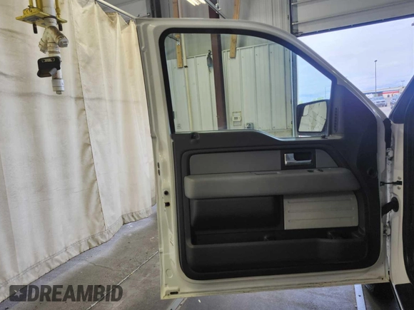 2013 Ford F-150 XL z VIN 1FTMF1CM4DKE18754, wystawiony jako IAAI lot #42844298 z przebiegiem 71 624 mil mil oraz . Historia ofert i sprzedaży dostępna na DreamBid. Obrazek 27.