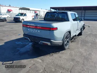 2024 Rivian R1T Adventure z VIN 7FCTGAAA5RN033799, wystawiony jako IAAI lot #41606562 z przebiegiem 9 449 mil mil oraz . Historia ofert i sprzedaży dostępna na DreamBid. Obrazek 4.