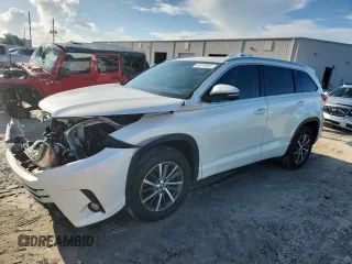 2017 Toyota Highlander XLE with VIN 5TDKZRFHXHS520571, listed as a Copart auction lot 64376585 with 116,027 mi miles and Salvage title. Bid and sale history available at DreamBid. Image 1.
