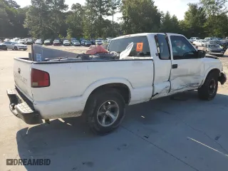 2001 GMC Sonoma SLS w/1SG Pkg with VIN 1GTCS19W518224890, listed as a Copart auction lot 69798054 with 200,891 mi miles and Salvage Title. Bid and sale history available at carsss.com. Image 3.