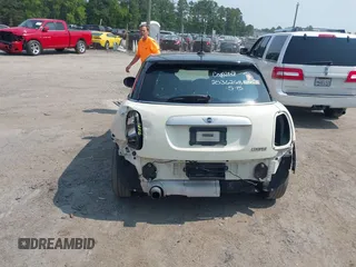 2015 MINI Hardtop 4 Door with VIN WMWXS5C5XFT827330, listed as a IAAI auction lot 42402965 with 140,648 mi miles and . Bid and sale history available at DreamBid. Image 6.