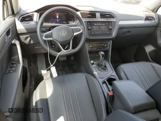 2024 Volkswagen Tiguan SE z VIN 3VVNB7AX3RM099753, wystawiony jako Copart lot #58601645 z przebiegiem 6 170 mil mil oraz Szkoda całkowita • Salvage title. Historia ofert i sprzedaży dostępna na DreamBid. Obrazek 8.