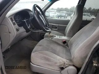 2000 Ford Explorer XLS z VIN 1FMZU62XXYZB33375, wystawiony jako Copart lot #69896614 z przebiegiem 281 805 mil mil oraz Szkoda całkowita • Salvage title. Historia ofert i sprzedaży dostępna na DreamBid. Obrazek 7.
