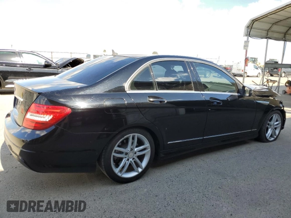 2013 Mercedes-Benz C 250 Sport z VIN WDDGF4HB9DA754630, wystawiony jako Copart lot #56878755 z przebiegiem 181 668 mil mil oraz Szkoda całkowita • Salvage title. Historia ofert i sprzedaży dostępna na DreamBid. Obrazek 3.