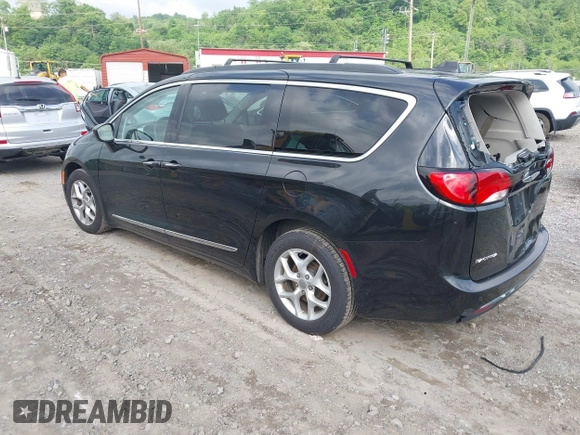 2017 Chrysler Pacifica Touring L z VIN 2C4RC1BG4HR534733, wystawiony jako IAAI lot #42286142 z przebiegiem 85 471 mil mil oraz . Historia ofert i sprzedaży dostępna na DreamBid. Obrazek 3.