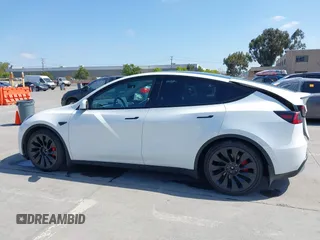 2022 Tesla Model Y Performance z VIN 7SAYGDEF2NF347456, wystawiony jako IAAI lot #42177725 z przebiegiem 29 374 mil mil oraz . Historia ofert i sprzedaży dostępna na DreamBid. Obrazek 15.