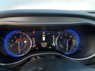 2020 Chrysler Pacifica Launch Edition z VIN 2C4RC3BG8LR263700, wystawiony jako Copart lot #41963825 z przebiegiem 99 415 mil mil oraz Szkoda całkowita • Salvage title. Historia ofert i sprzedaży dostępna na DreamBid. Obrazek 9.