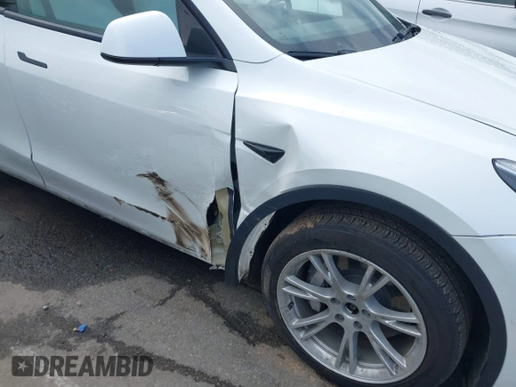 2022 Tesla Model Y Long Range z VIN 7SAYGDEE6NF419332, wystawiony jako IAAI lot #42020974 z przebiegiem 55 680 mil mil oraz . Historia ofert i sprzedaży dostępna na DreamBid. Obrazek 6.