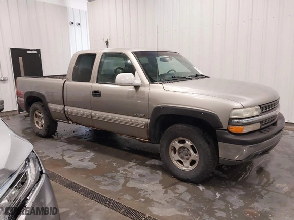 1999 Chevrolet Silverado 1500 LT with VIN 2GCEK19T8X1163660, listed as a IAAI auction lot 41758994 with 227,494 mi miles. Bid and sale history available at carsss.com. Image 1.