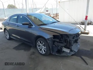 2015 Chrysler 200 Limited z VIN 1C3CCCAB8FN740885, wystawiony jako IAAI lot #42289862 z przebiegiem 147 070 mil mil oraz . Historia ofert i sprzedaży dostępna na DreamBid. Obrazek 1.