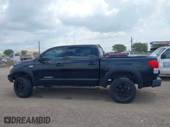 2013 Toyota Tundra z VIN 5TFDW5F13DX302067, wystawiony jako IAAI lot #42461336 z przebiegiem 124 876 mil mil oraz . Historia ofert i sprzedaży dostępna na DreamBid. Obrazek 14.