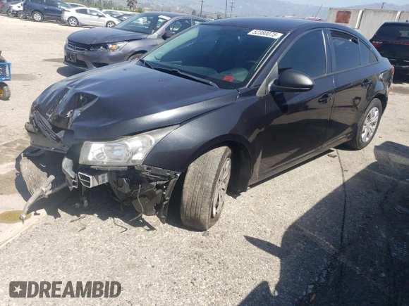 2015 Chevrolet Cruze LS z VIN 1G1PA5SG2F7278331, wystawiony jako Copart lot #52380075 z przebiegiem 138 848 mil mil oraz Szkoda całkowita • Salvage title. Historia ofert i sprzedaży dostępna na DreamBid. Obrazek 1.