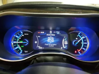 2023 Chrysler Pacifica Hybrid Limited with VIN 2C4RC1S70PR592370, listed as a Copart auction lot 47814885 with 31,876 mi miles and Salvage Title. Bid and sale history available at carsss.com. Image 9.