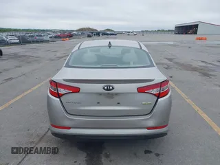 2013 Kia Optima EX z VIN KNAGM4AD1D5058829, wystawiony jako IAAI lot #42301045 z przebiegiem 90 175 mil mil oraz . Historia ofert i sprzedaży dostępna na DreamBid. Obrazek 6.