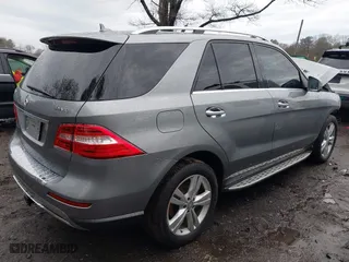 2013 Mercedes-Benz M-Class ML 350 with VIN 4JGDA5HB9DA244565, listed as a IAAI auction lot 41935797 with 152,495 mi miles. Bid and sale history available at carsss.com. Image 4.