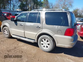 2006 Lincoln Navigator Luxury with VIN 5LMFU27596LJ14686, listed as a IAAI auction lot 41630251 with 243,245 mi miles. Bid and sale history available at carsss.com. Image 3.