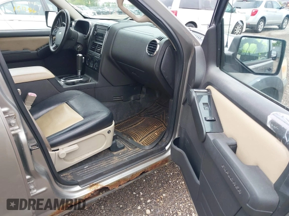 2008 Ford Explorer Sport Trac XLT z VIN 1FMEU51888UA37406, wystawiony jako IAAI lot #42315860 z przebiegiem 151 286 mil mil oraz . Historia ofert i sprzedaży dostępna na DreamBid. Obrazek 5.