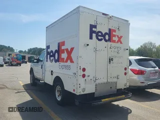 2013 Ford F-250 XL z VIN 1FDBF2B68DEB48275, wystawiony jako IAAI lot #42512434 z przebiegiem 434 130 mil mil oraz . Historia ofert i sprzedaży dostępna na DreamBid. Obrazek 52.