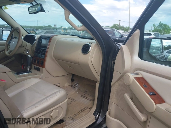 2006 Ford Explorer Eddie Bauer z VIN 1FMEU74E46UA44430, wystawiony jako IAAI lot #42300632 z przebiegiem 167 244 mil mil oraz . Historia ofert i sprzedaży dostępna na DreamBid. Obrazek 5.