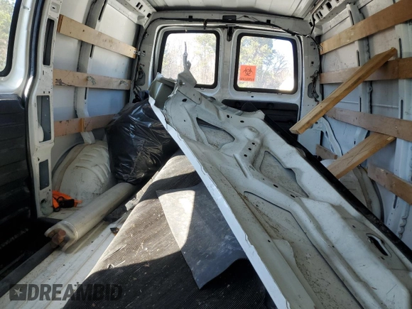 2016 GMC Savana Cargo z VIN 1GTW7AFF9G1902240, wystawiony jako Copart lot #48993415 z przebiegiem Nie podano mil oraz Szkoda całkowita • Salvage title. Historia ofert i sprzedaży dostępna na DreamBid. Obrazek 10.