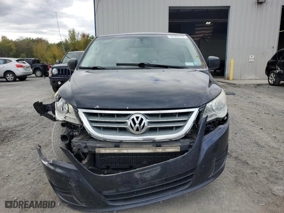 2010 Volkswagen Routan SE with VIN 2V4RW3D11AR262729, listed as a Copart auction lot 74123174 with 189,237 mi miles and Salvage Title. Bid and sale history available at carsss.com. Image 5.