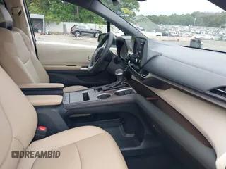 2022 Toyota Sienna XLE with VIN 5TDYSKFC1NS043177, listed as a IAAI auction lot 42495390 with 33,908 mi miles and . Bid and sale history available at DreamBid. Image 5.
