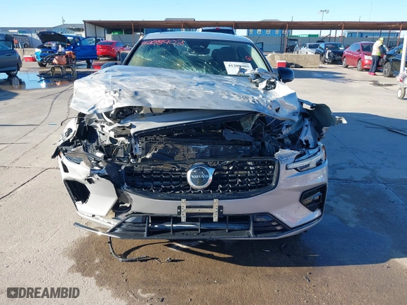 2024 Volvo S60 Core Dark Theme with VIN 7JRL12TKXRG296332, listed as a IAAI auction lot 41208903 with 28,829 mi miles. Bid and sale history available at carsss.com. Image 6.