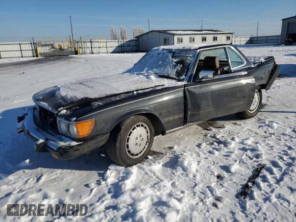 1985 Mercedes-Benz 380 z VIN WDBBA45C1FA026172, wystawiony jako Copart lot #44573545 z przebiegiem 149 808 mil mil oraz Szkoda całkowita • Salvage title. Historia ofert i sprzedaży dostępna na DreamBid. Obrazek 1.