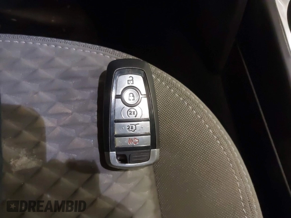 2022 Ford Escape SE z VIN 1FMCU9G66NUB13365, wystawiony jako IAAI lot #41420034 z przebiegiem 24 286 mil mil oraz . Historia ofert i sprzedaży dostępna na DreamBid. Obrazek 11.