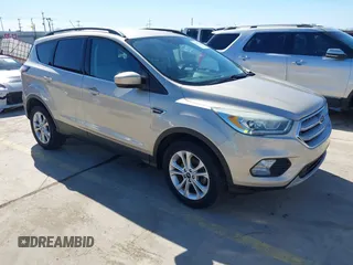 2017 Ford Escape SE z VIN 1FMCU0GD8HUC47745, wystawiony jako IAAI lot #41475394 z przebiegiem 64 915 mil mil oraz . Historia ofert i sprzedaży dostępna na DreamBid. Obrazek 1.