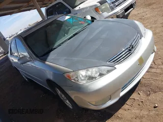 2006 Toyota Camry LE z VIN 4T1BF30K96U115963, wystawiony jako IAAI lot #41616833 z przebiegiem 237 404 mil mil oraz . Historia ofert i sprzedaży dostępna na DreamBid. Obrazek 1.