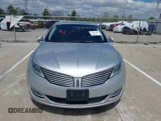 2015 Lincoln MKZ z VIN 3LN6L2GK5FR622117, wystawiony jako IAAI lot #42164455 z przebiegiem 167 156 mil mil oraz . Historia ofert i sprzedaży dostępna na DreamBid. Obrazek 12.