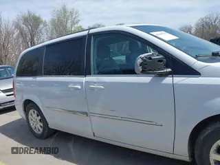 2016 Chrysler Town & Country Touring with VIN 2C4RC1BGXGR269055, listed as a IAAI auction lot 41861795 with 207,118 mi miles. Bid and sale history available at carsss.com. Image 6.